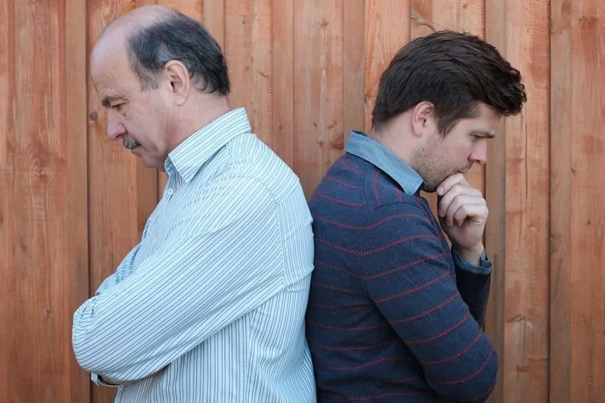 Portrait of an elderly father and son in quarrel Beziehungsunfähigkeit Eltern Liebesleben
