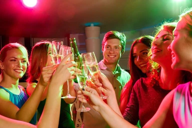 gespraech-beginnen-party